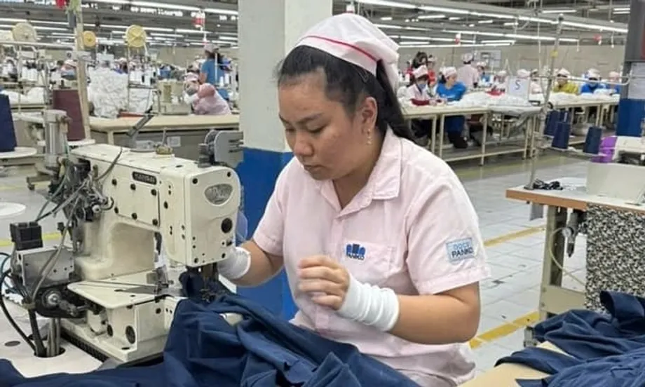 Pérdida de empleos e incertidumbre: trabajadores textiles de Vietnam afrontan un cierre antes del Tet
