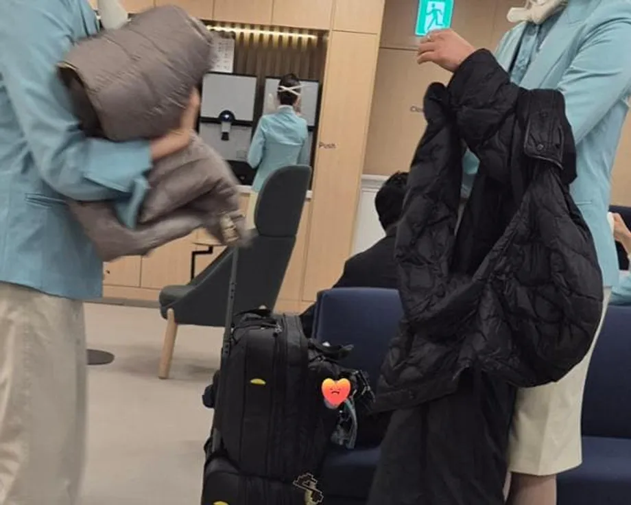 La cruda realidad: por qué los auxiliares de vuelo de Corea del Sur viajan al trabajo con el uniforme