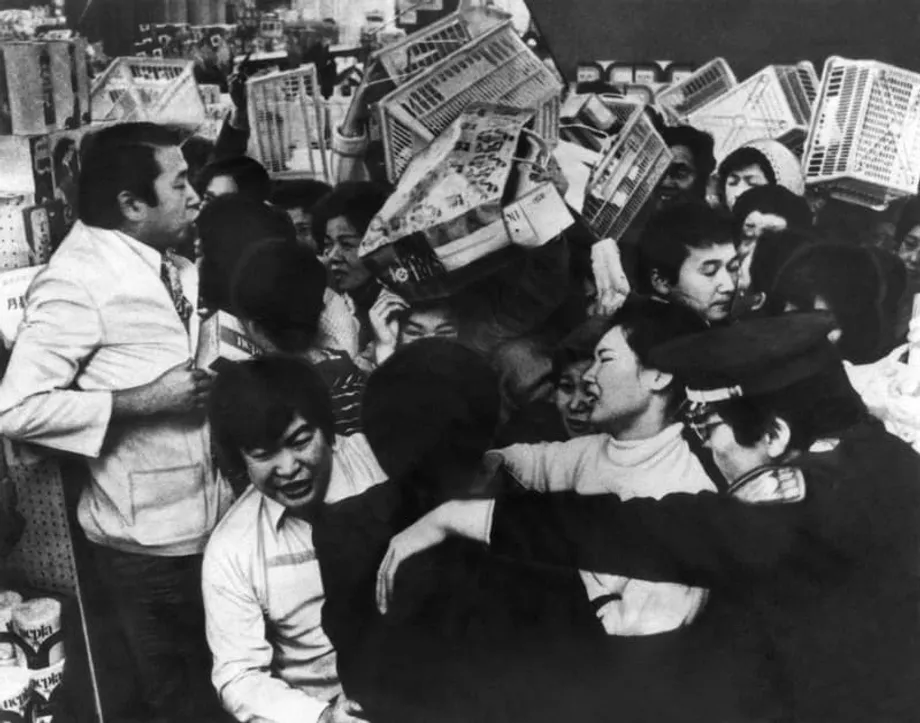 Japón intenta calmar el pánico por el papel higiénico ante el resurgimiento de los temores por la crisis petrolera