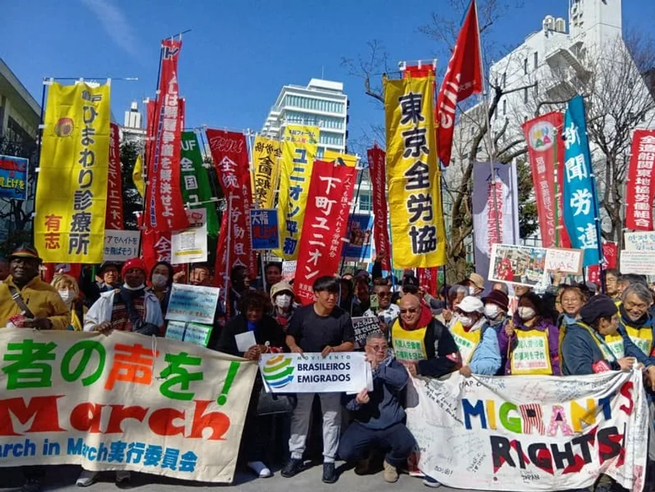 Trabajadores extranjeros marchan por Tokio para exigir derechos y dignidad ante el aumento de la xenofobia