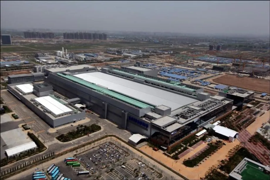 Gigantes surcoreanos de los chips aumentan sus inversiones en China ante la profundización de la crisis de memoria para IA