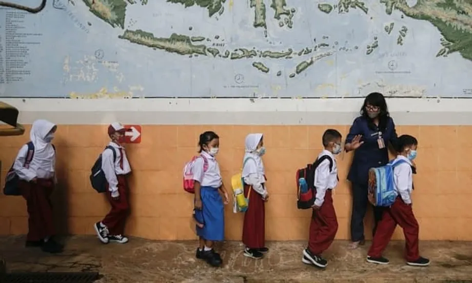 Indonesia hará obligatorio el inglés desde tercer grado en una ambiciosa reforma educativa de 2027