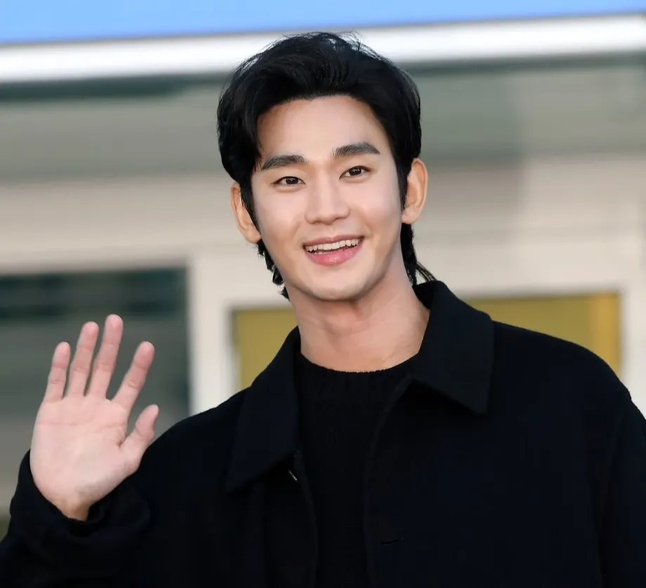Kim Soo hyun Dating Allegations Challenged by Reported Police Findings on Altered KakaoTalk Messages