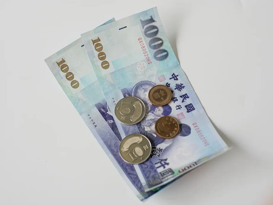 Taiwan Dollar Falls to 32.617 as Foreign Investors Sell NT$838 Billion in 10 Sessions