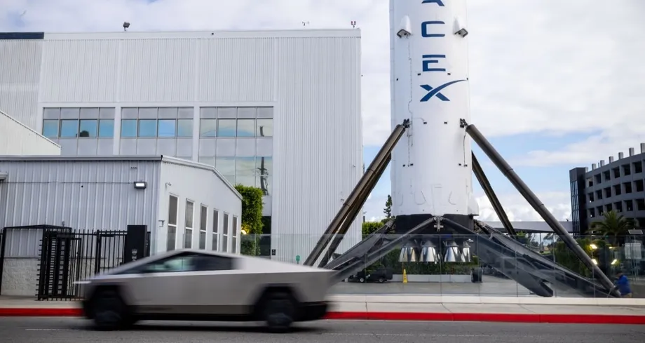 Musk Backs $3.5 Trillion SpaceX–Tesla Merger as Shareholder and China Tests Loom