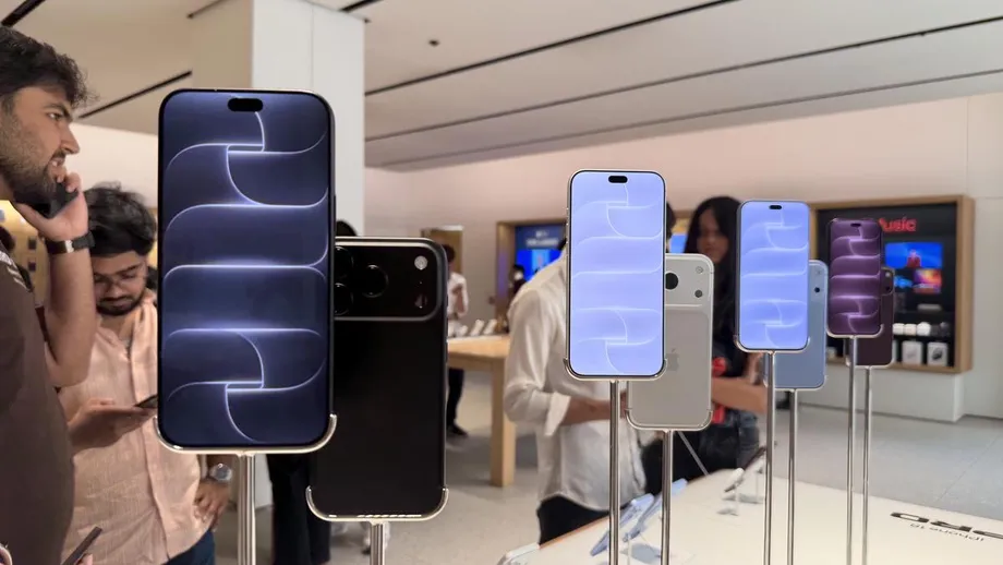 India Smartphone Shipments Hit Decade Low as Budget Phones Slump 47%