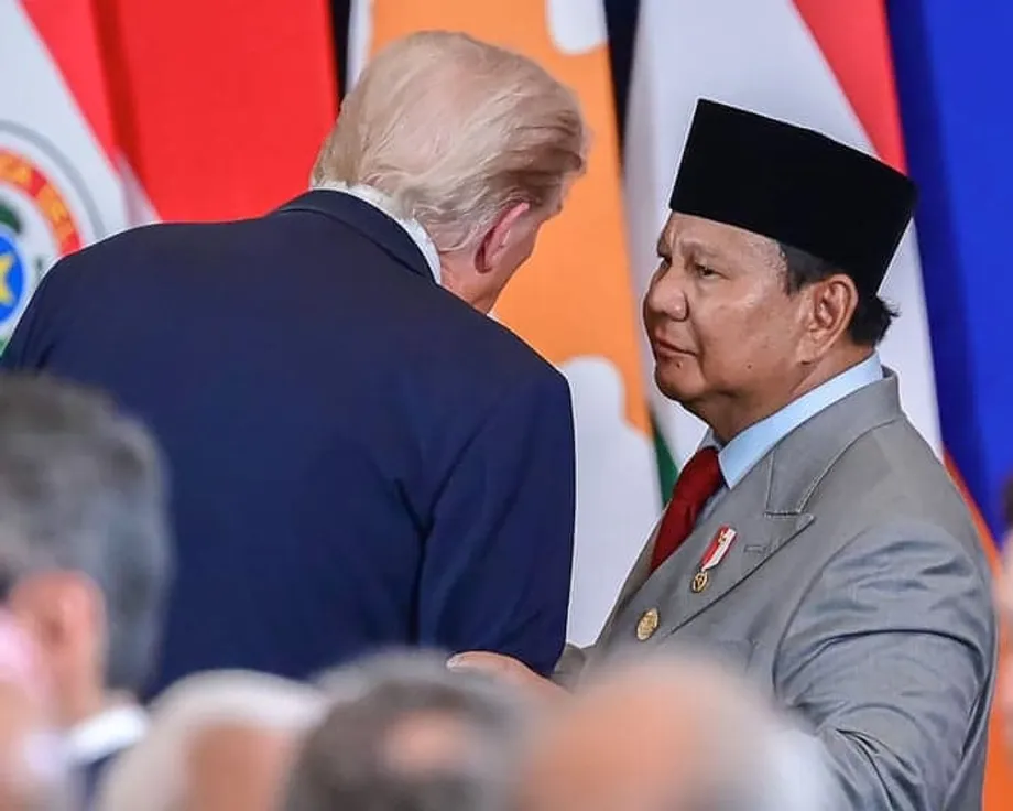 Un micrófono abierto capta a Prabowo, de Indonesia, pidiendo a Trump una reunión con Eric Trump durante una cumbre sobre Gaza