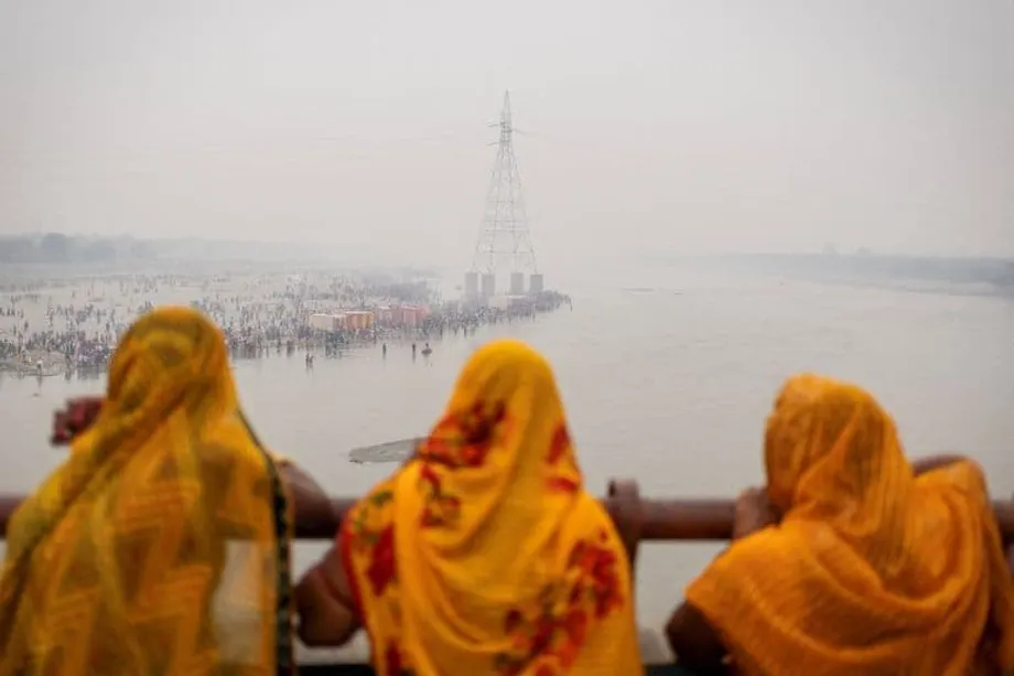 Delhi recurre a la lluvia artificial para limpiar el aire tóxico, mientras los expertos advierten que sus efectos serán breves